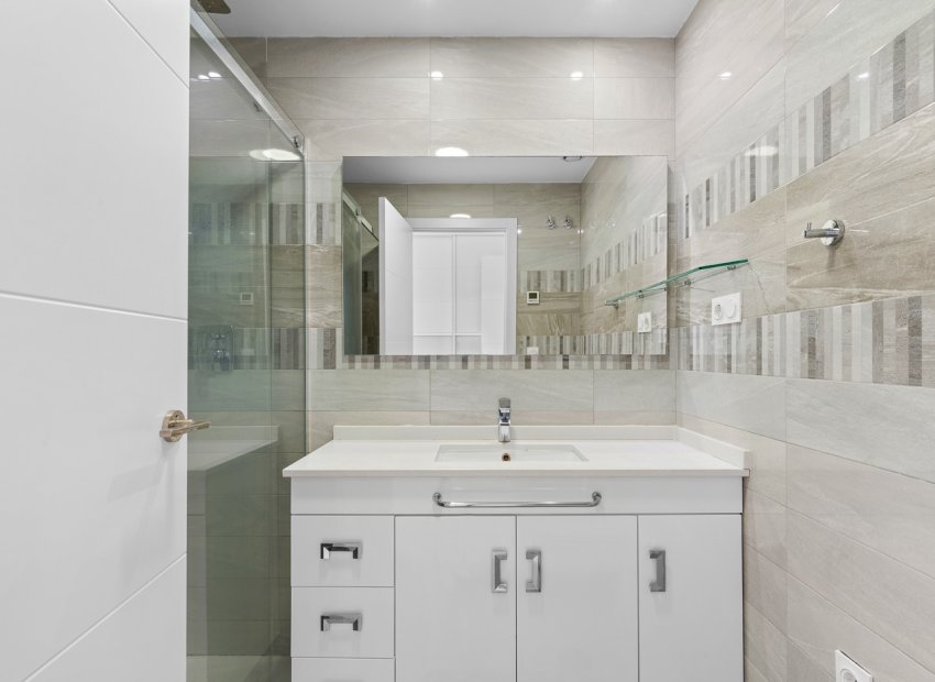 Resale - Apartment / flat - Torrevieia - Punta Prima