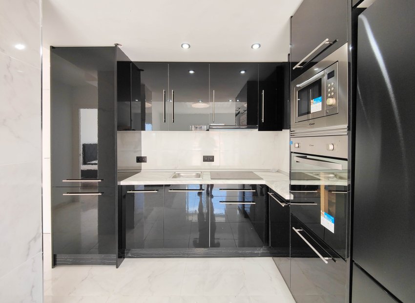 Resale - Apartment / flat - Torrevieia - Punta Prima