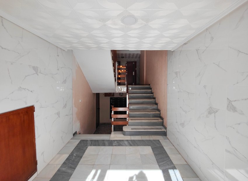 Resale - Apartment / flat - Torrevieia - Punta Prima