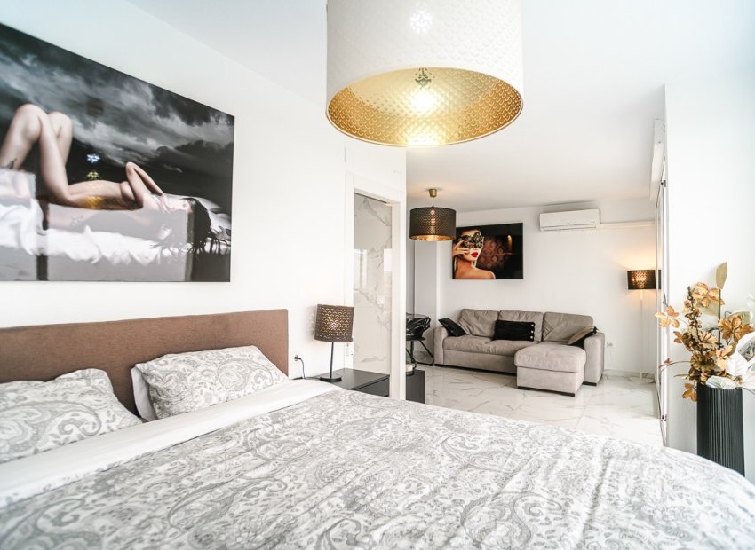 Resale - Apartment / flat - Torrevieia - Punta Prima