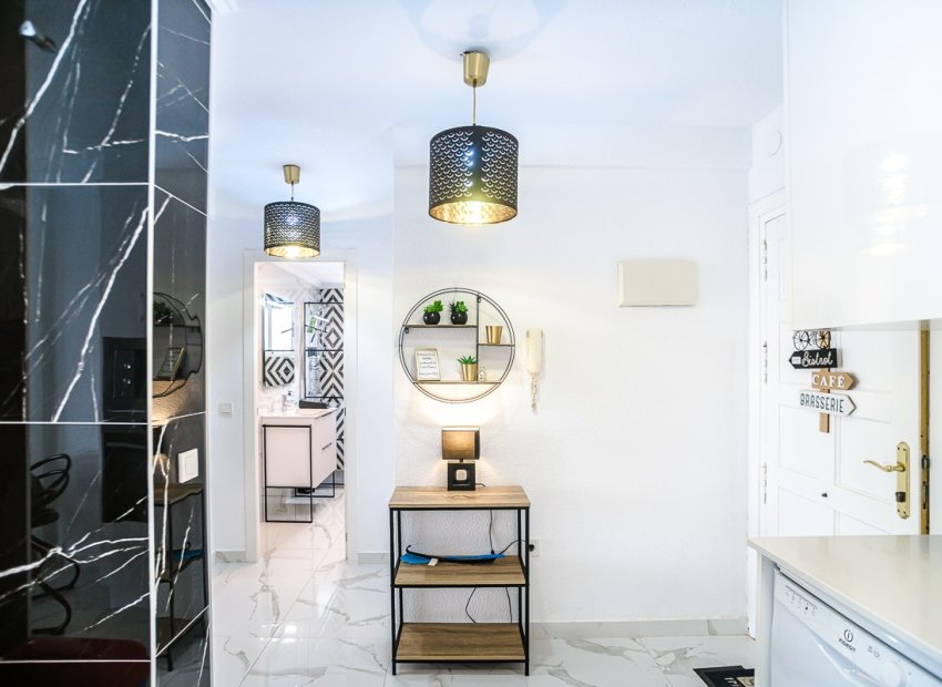 Resale - Apartment / flat - Torrevieia - Punta Prima