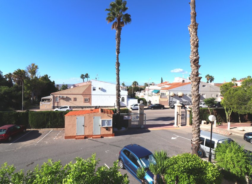 Resale - Apartment / flat - Torrevieja - San Luis