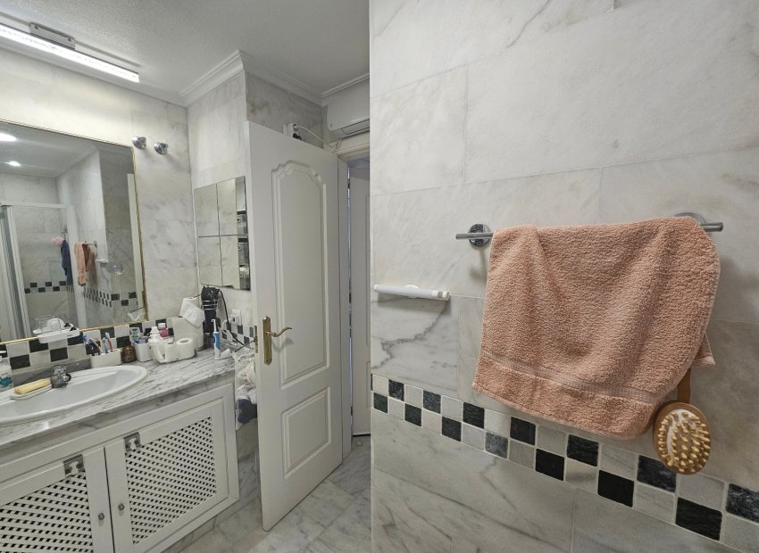 Resale - Apartment / flat - Villamartín - PAU 8