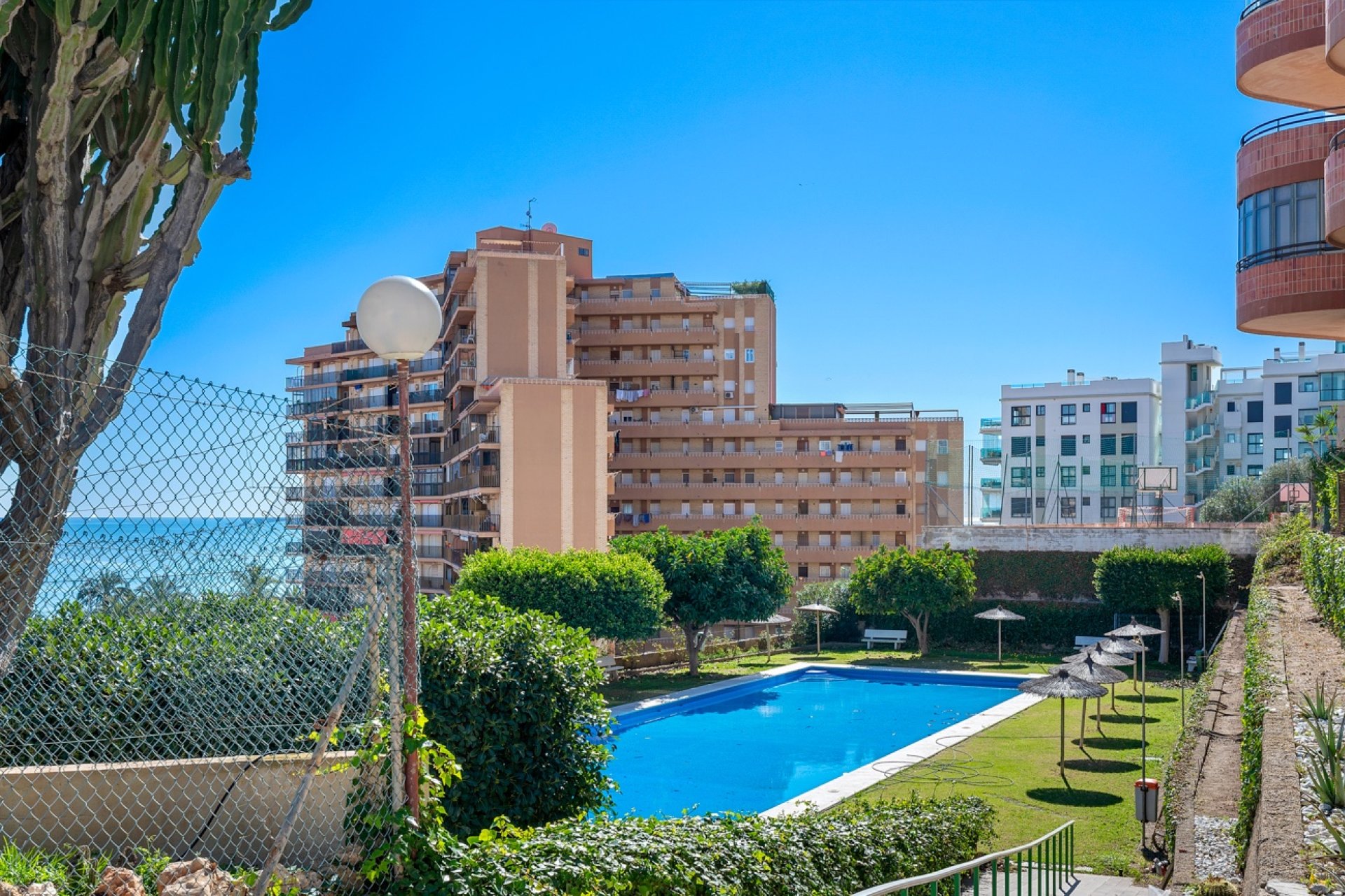 Resale - Apartments - Flats - Arenales del Sol - Segunda linea playa