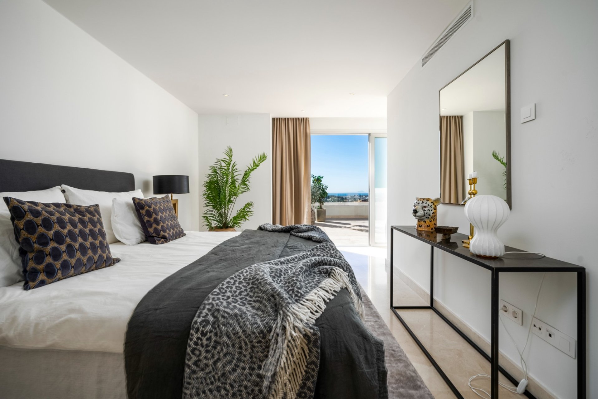 Resale - Apartments - Flats - Marbella - Nueva Andalucía