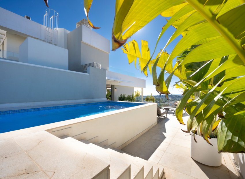 Resale - Apartments - Flats - Marbella - Nueva Andalucía