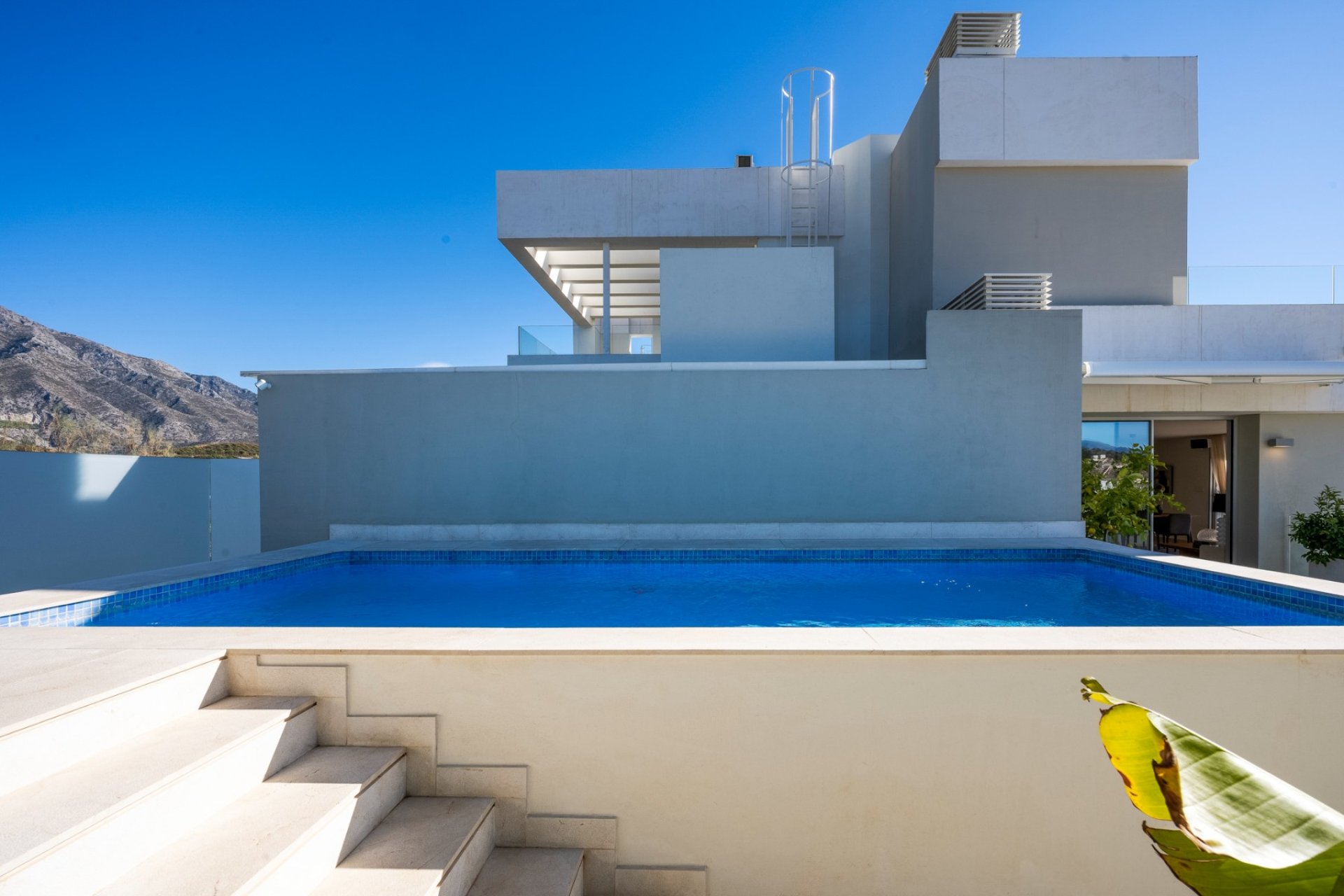 Resale - Apartments - Flats - Marbella - Nueva Andalucía