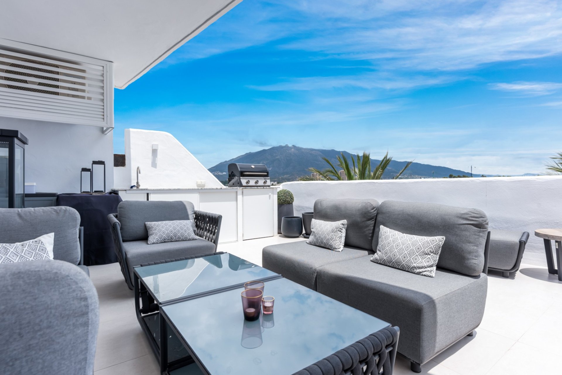 Resale - Apartments - Flats - Marbella - Nueva Andalucía