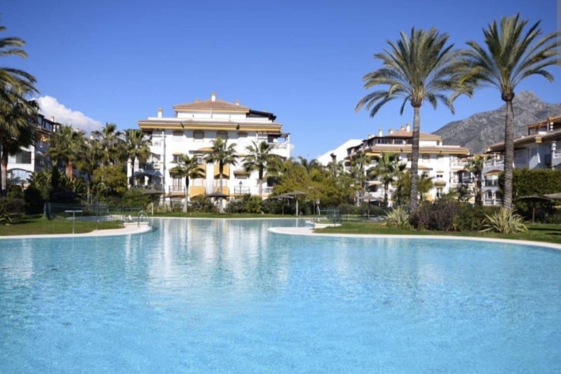 Resale - Apartments - Flats - Marbella - Nueva Andalucía