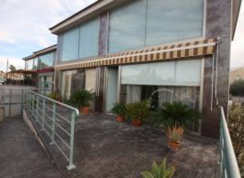 Resale - Commercial - Ciudad Quesada