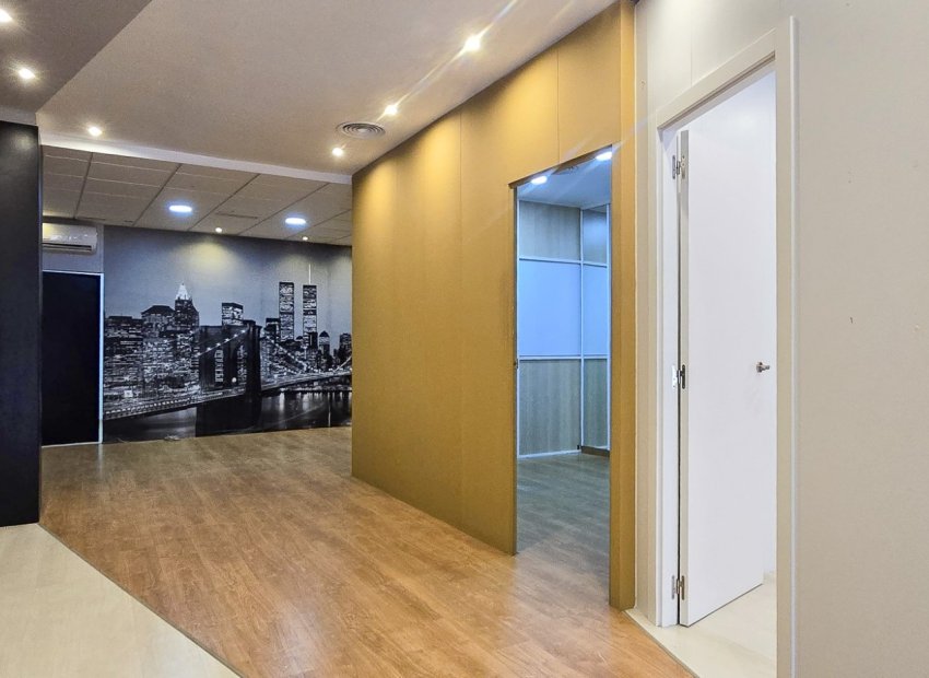 Resale - Commercial - Guardamar del Segura - Center