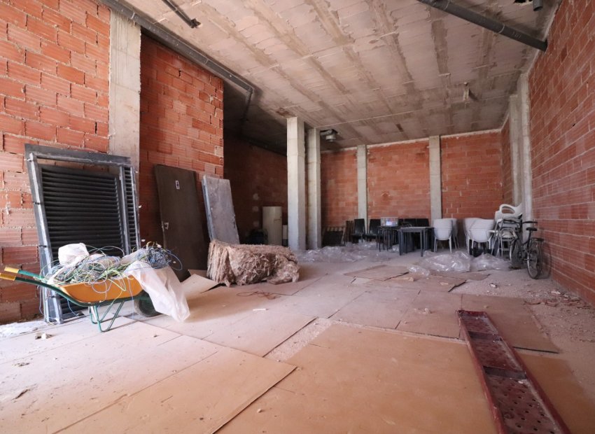 Resale - Commercial - Los Montesinos - Laguna Green