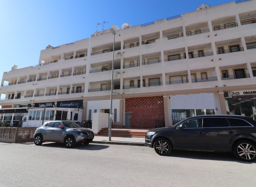 Resale - Commercial - Los Montesinos - Laguna Green