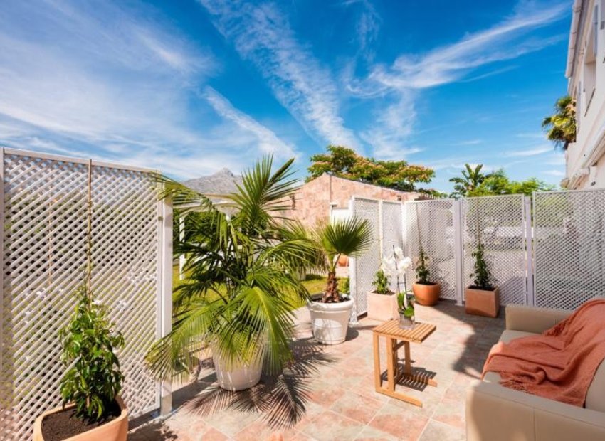 Resale - Commercial - Marbella - Nueva Andalucía