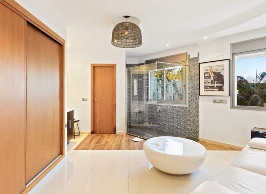 Resale - Commercial - Marbella - Nueva Andalucía