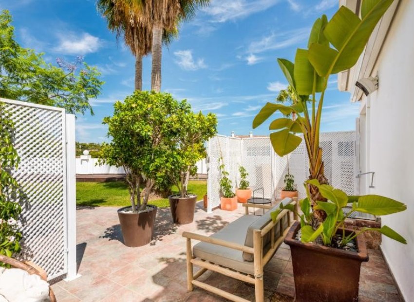 Resale - Commercial - Marbella - Nueva Andalucía