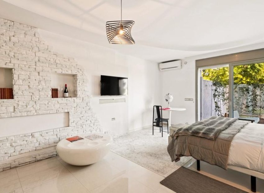 Resale - Commercial - Marbella - Nueva Andalucía