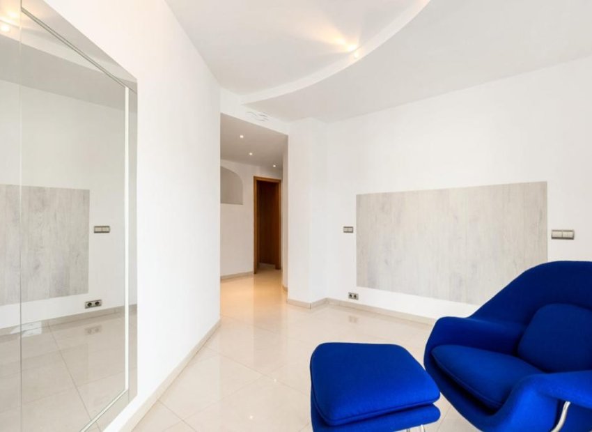 Resale - Commercial - Marbella - Nueva Andalucía