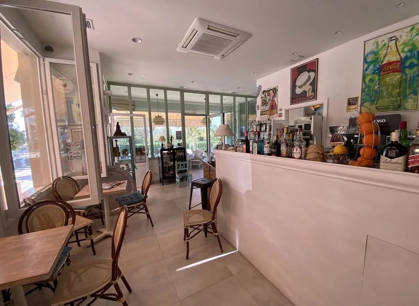 Resale - Commercial - Marbella - Nueva Andalucía