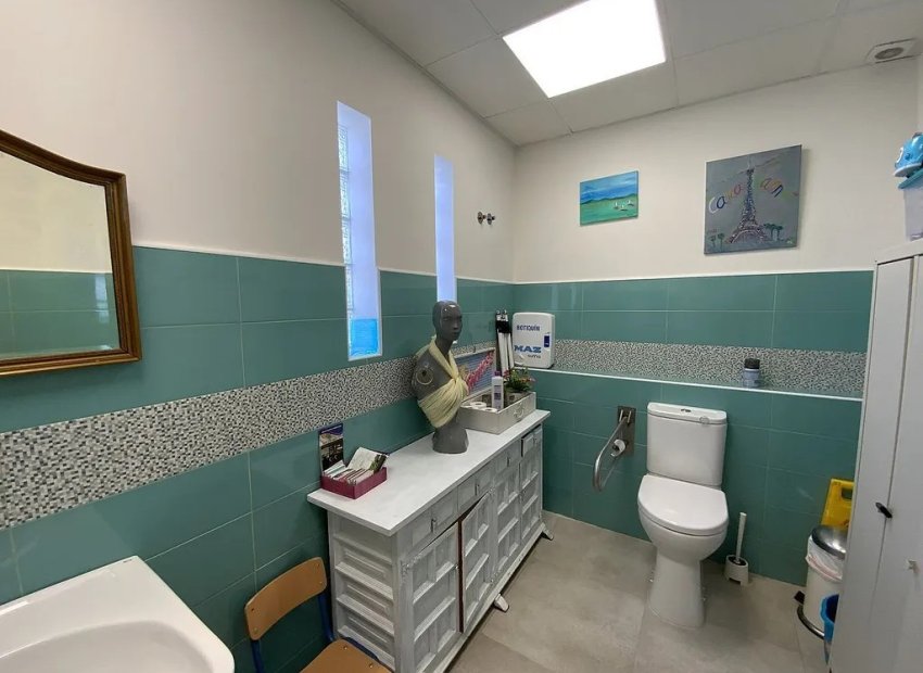 Resale - Commercial - Marbella - Nueva Andalucía