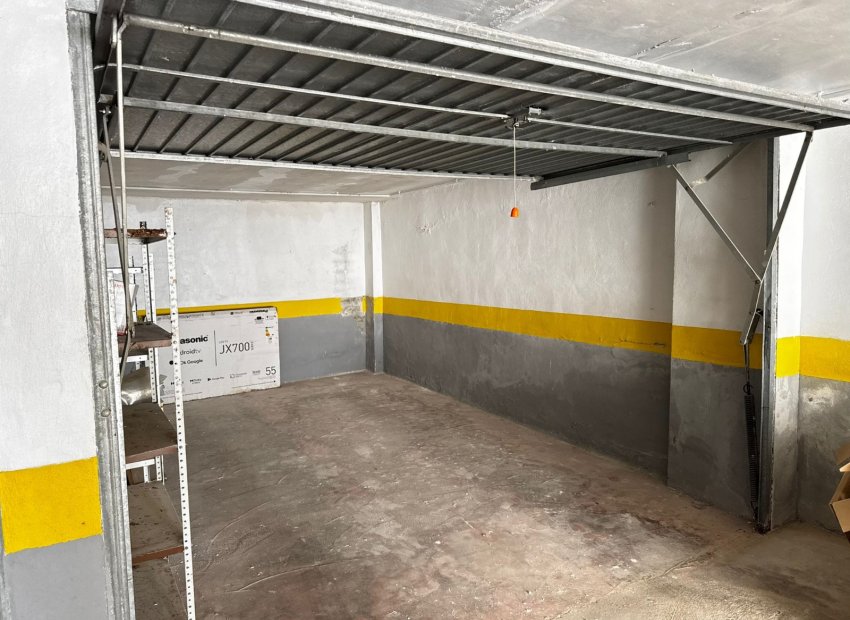 Resale - Commercial - Punta Prima