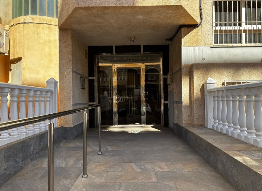 Resale - Commercial - Punta Prima