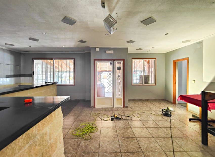 Resale - Commercial - Torrevieia - La Siesta - El Chaparral - San Luis