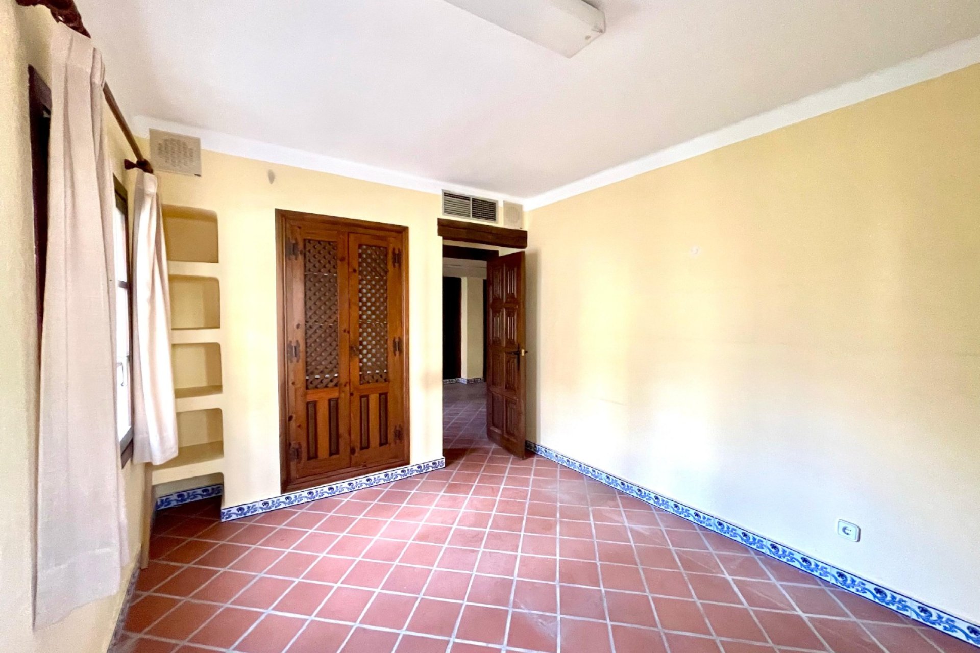 Resale - Commercial - Torrevieia - Playa Los Locos