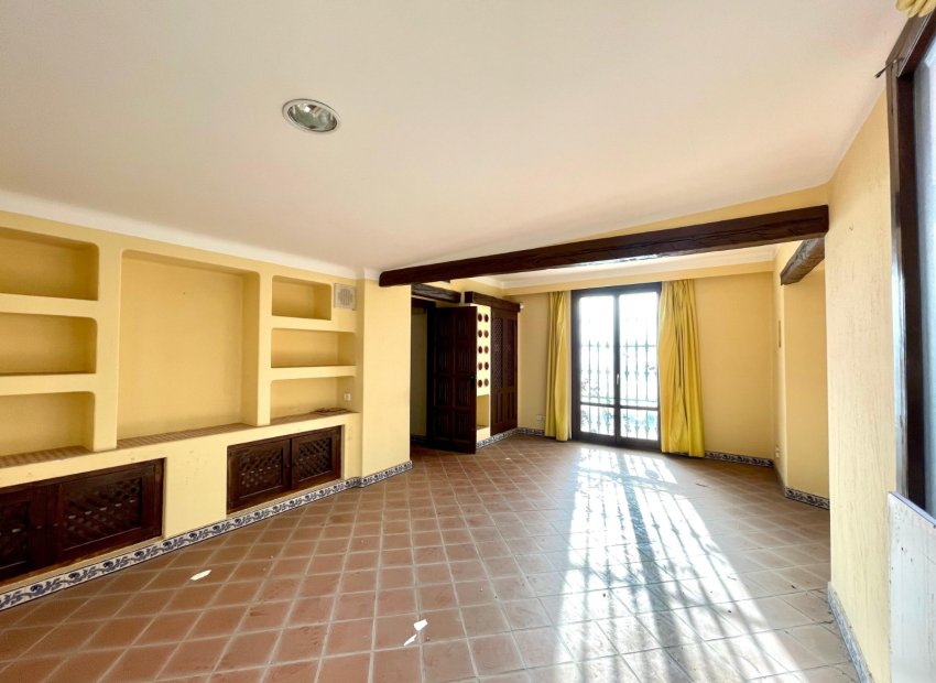 Resale - Commercial - Torrevieia - Playa Los Locos