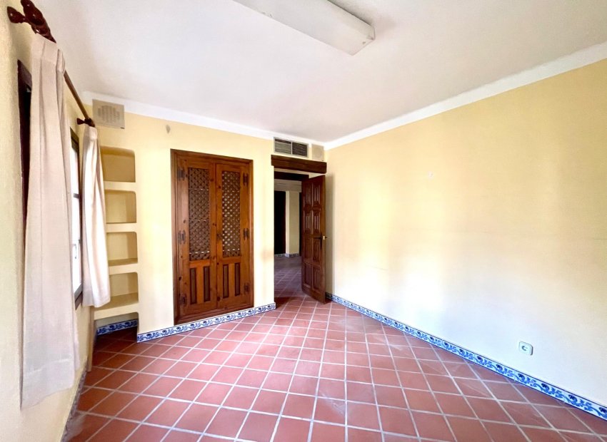 Resale - Commercial - Torrevieia - Playa Los Locos