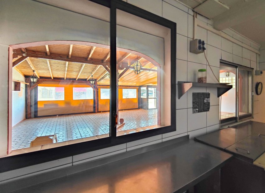 Resale - Commercial - Torrevieia - San Luis