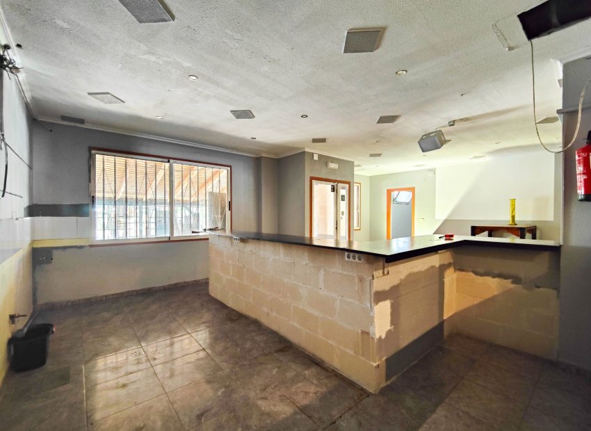 Resale - Commercial - Torrevieia - San Luis