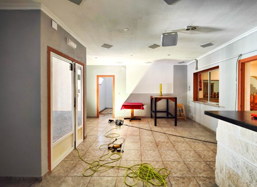 Resale - Commercial - Torrevieia - San Luis