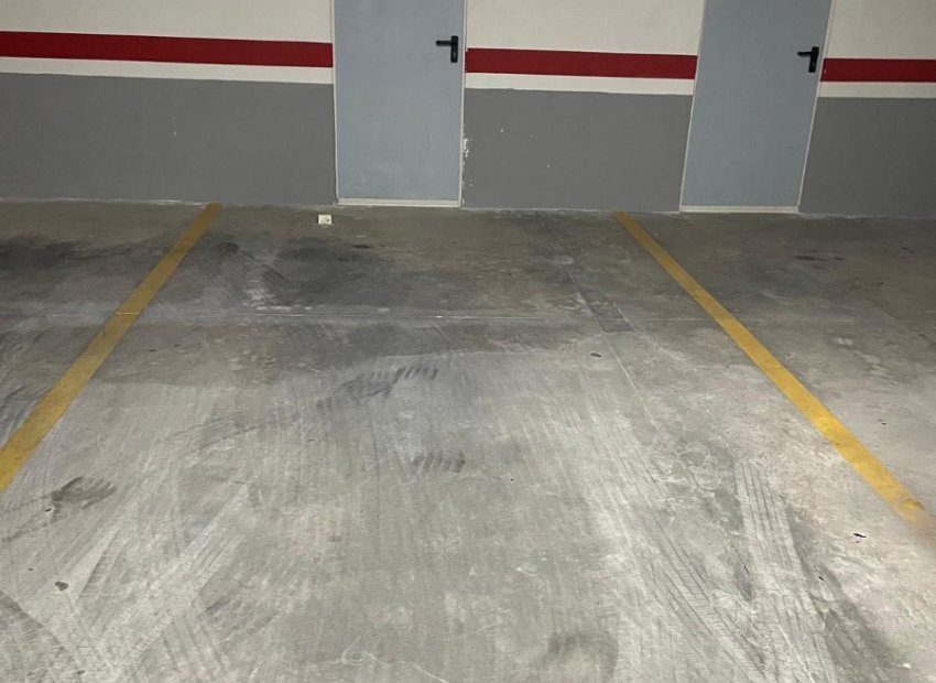 Resale - Garage - Mil Palmeras