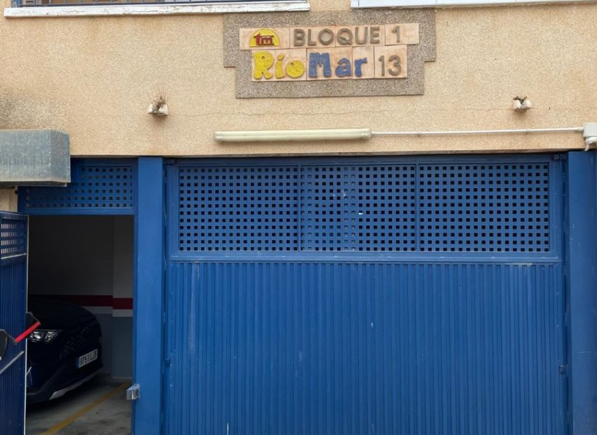 Resale - Garage - Mil Palmeras