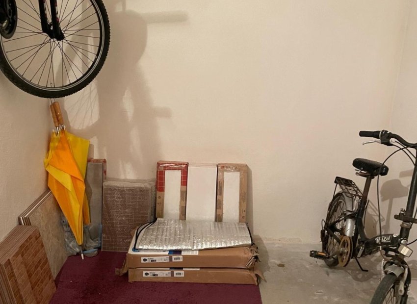 Resale - Garage - Mil Palmeras