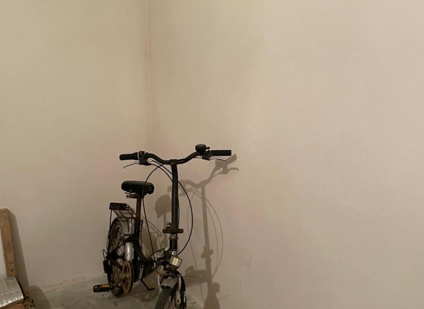 Resale - Garage - Mil Palmeras