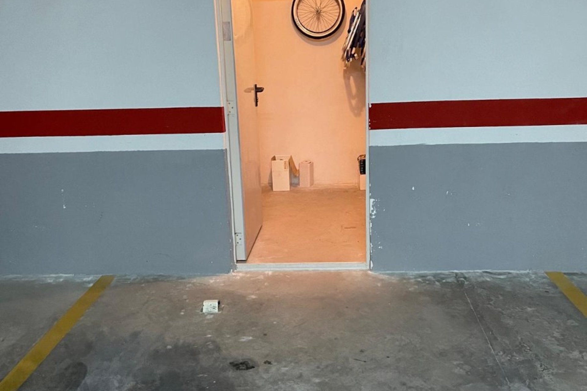 Resale - Garage - Mil Palmeras