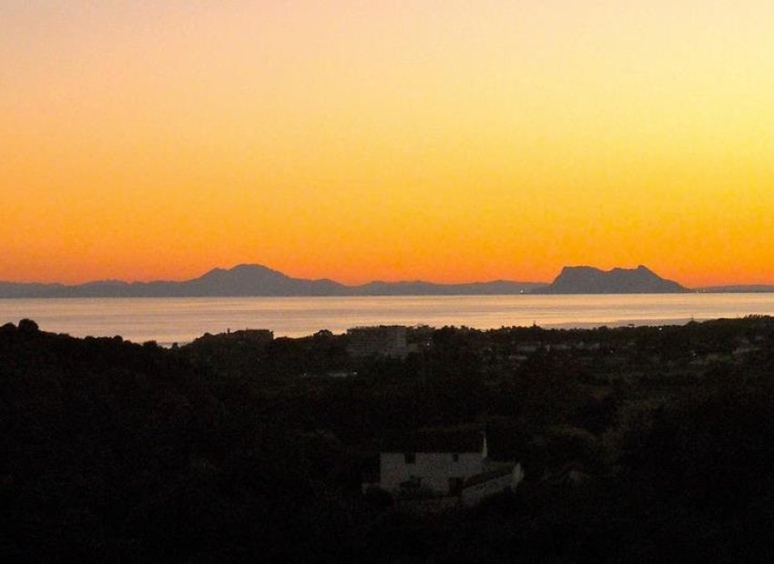 Resale - Plot / Land - Estepoa - Selwo