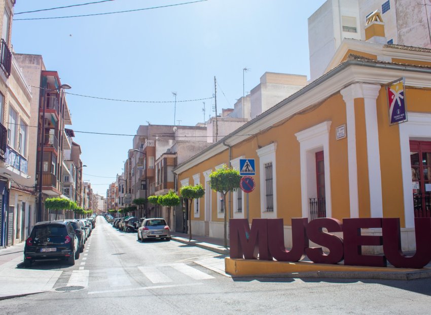 Resale - Plot / Land - Guardamar del Segura - Pueblo