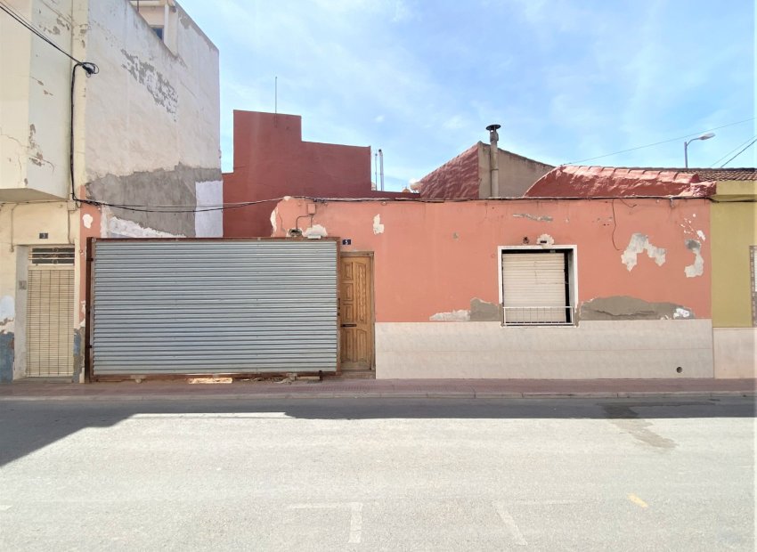 Resale - Plot / Land - Sax