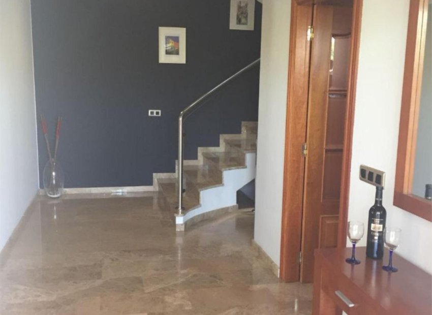 Resale - Townhouse / Duplex / Corner - Alfas del Pí - Colonia Escandinavia-Cautivador