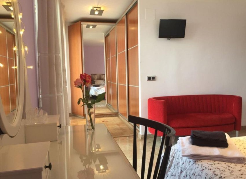 Resale - Townhouse / Duplex / Corner - Alfas del Pí - Colonia Escandinavia-Cautivador