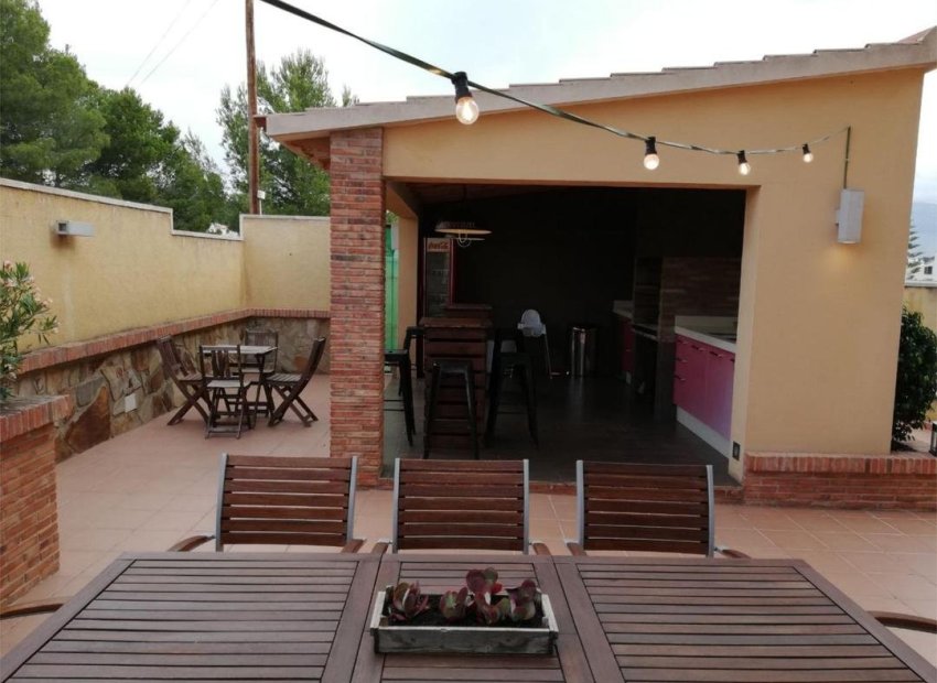 Resale - Townhouse / Duplex / Corner - Alfas del Pí - Colonia Escandinavia-Cautivador