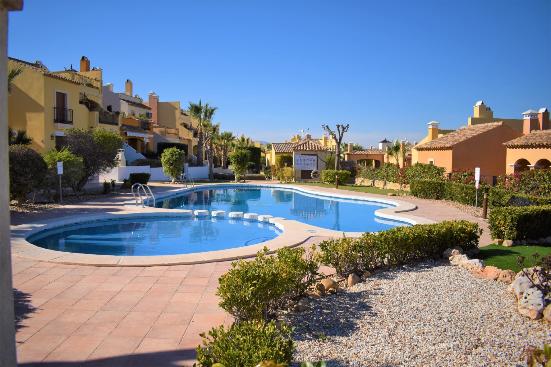 Resale - Townhouse / Duplex / Corner - Algorfa - La finca Golf
