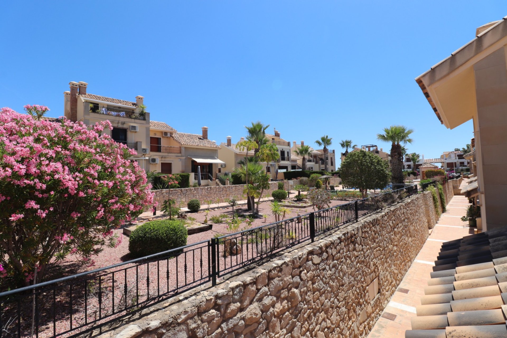 Resale - Townhouse / Duplex / Corner - Algorfa - La finca Golf