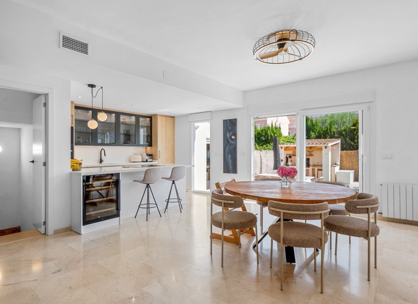 Resale - Townhouse / Duplex / Corner - Alicante - Playa San Juan