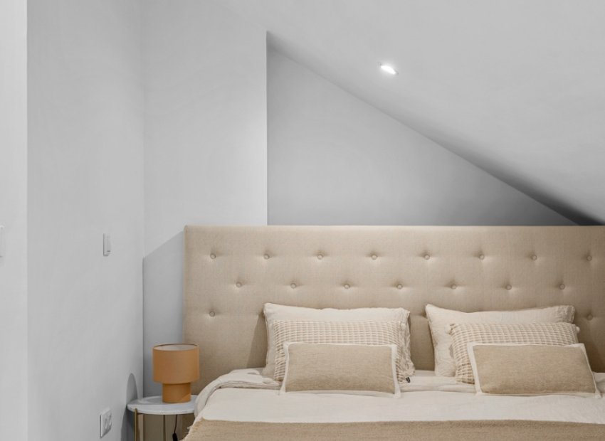 Resale - Townhouse / Duplex / Corner - Alicante - Playa San Juan