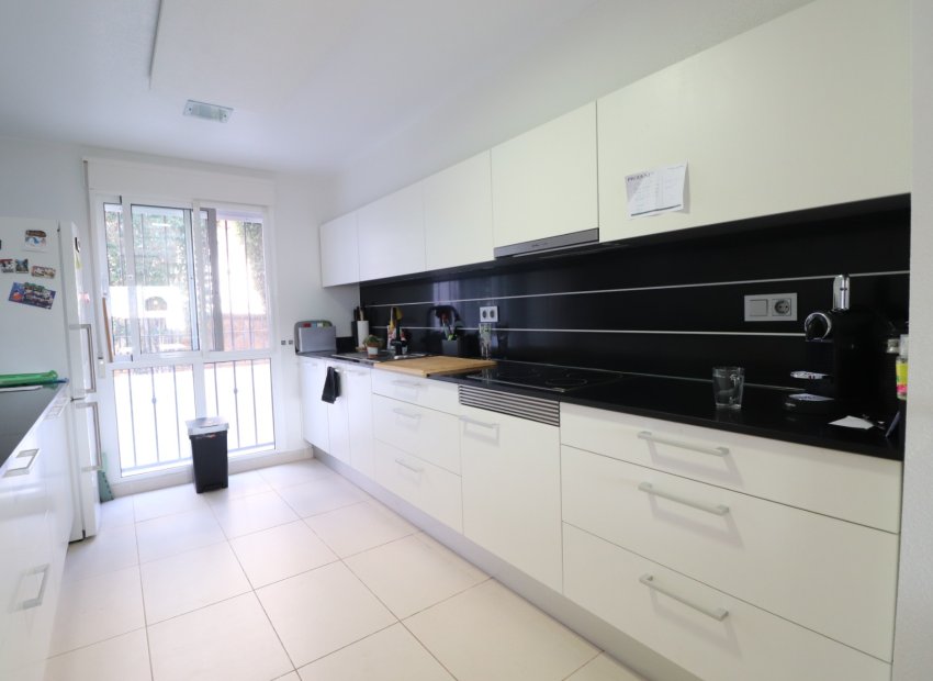 Resale - Townhouse / Duplex / Corner - Benijofar