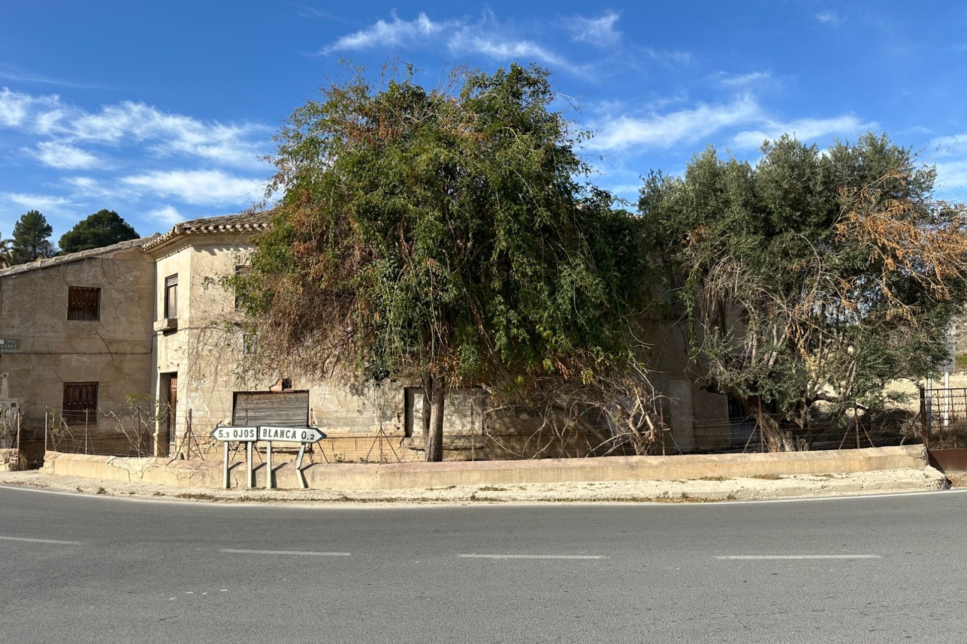 Resale - Townhouse / Duplex / Corner - Blanca